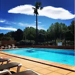 2 Bedrooms, 15 Min Walk To Beach, Ac, Pool & Fiber Internet In A Quiet, Private Gated Domain 5kms To St Tropez *