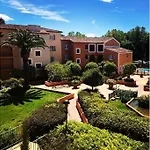 2 Bedrooms, 15 Min Walk To Beach, Ac, Pool & Fiber Internet In A Quiet, Private Gated Domain 5kms To St Tropez Cogolin