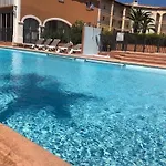 Appartement 2 Bedrooms, 15 Min Walk To Beach, Ac, Pool & Fiber Internet In A Quiet, Private Gated Domain 5kms To St Tropez