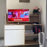 2 Bedrooms, 15 Min Walk To Beach, Ac, Pool & Fiber Internet In A Quiet, Private Gated Domain 5kms To St Tropez Appartement