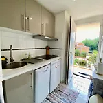 Appartement 2 Bedrooms, 15 Min Walk To Beach, Ac, Pool & Fiber Internet In A Quiet, Private Gated Domain 5kms To St Tropez