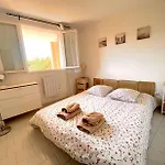 2 Bedrooms, 15 Min Walk To Beach, Ac, Pool & Fiber Internet In A Quiet, Private Gated Domain 5kms To St Tropez * Cogolin