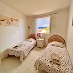 2 Bedrooms, 15 Min Walk To Beach, Ac, Pool & Fiber Internet In A Quiet, Private Gated Domain 5kms To St Tropez *