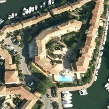 2 Bedrooms, 15 Min Walk To Beach, Ac, Pool & Fiber Internet In A Quiet, Private Gated Domain 5kms To St Tropez *