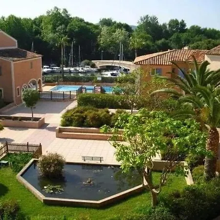 2 Bedrooms, 15 Min Walk To Beach, Ac, Pool & Fiber Internet In A Quiet, Private Gated Domain 5kms To St Tropez *