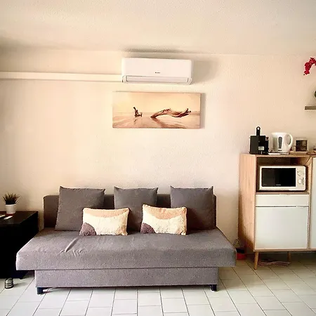 Appartement 2 Bedrooms, 15 Min Walk To Beach, Ac, Pool & Fiber Internet In A Quiet, Private Gated Domain 5kms To St Tropez *