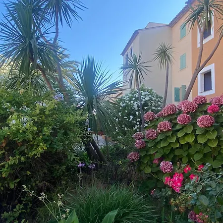 Appartement 2 Bedrooms, 15 Min Walk To Beach, Ac, Pool & Fiber Internet In A Quiet, Private Gated Domain 5kms To St Tropez *