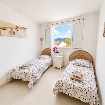 아파트 2 Bedrooms, 15 Min Walk To Beach, Ac, Pool & Fiber Internet In A Quiet, Private Gated Domain 5kms To St Tropez