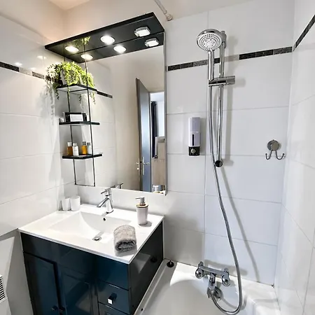2 Bedrooms, 15 Min Walk To Beach, Ac, Pool & Fiber Internet In A Quiet, Private Gated Domain 5kms To St Tropez Lejlighed *
