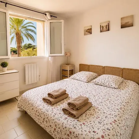 2 Bedrooms, 15 Min Walk To Beach, Ac, Pool & Fiber Internet In A Quiet, Private Gated Domain 5kms To St Tropez Cogolin