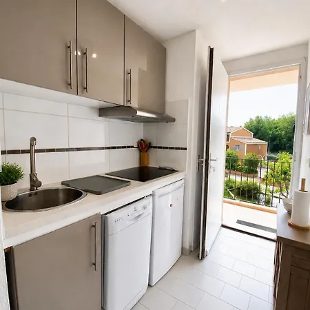 2 Bedrooms, 15 Min Walk To Beach, Ac, Pool & Fiber Internet In A Quiet, Private Gated Domain 5kms To St Tropez Lejlighed Cogolin